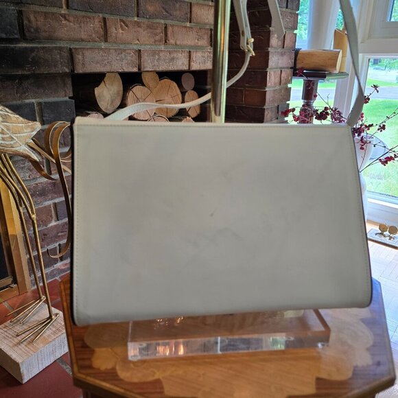 Holt Renfrew - Vintage White & Black Leather Crossbody Purse with Bow Detail​ - Picture 4 of 15